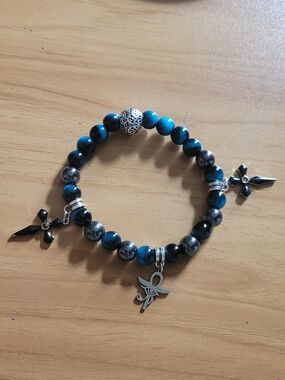 💐NEW💐 Blue & Black Beaded Cross  Charm Bracelet